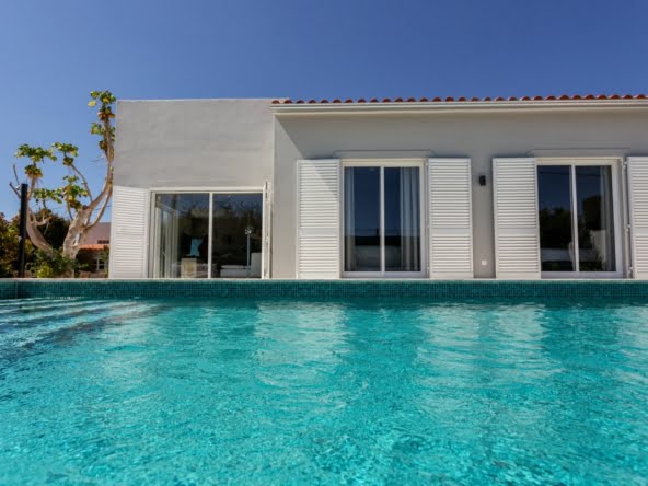 Beautiful luxury 4-bedroom villa with private pool to rent
