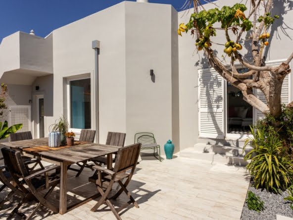 Beautiful luxury 4-bedroom villa with private pool to rent